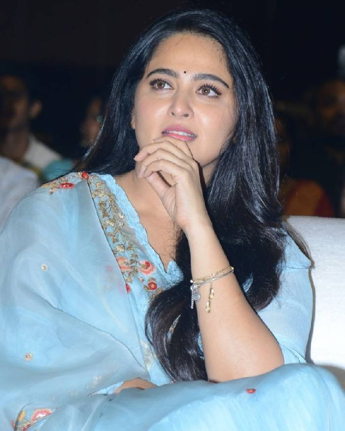 anushka shetty_teluguvox_10